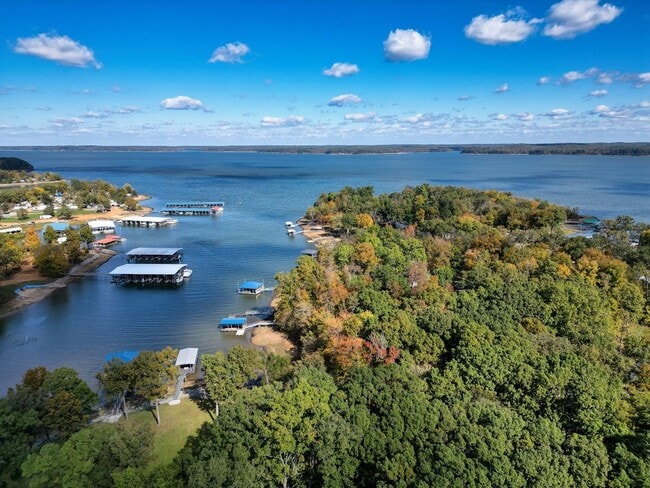 Building Photo - Furnished Home on KY Lake