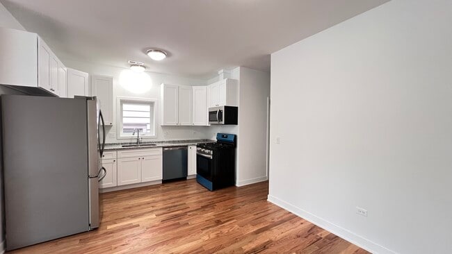 Building Photo - 226 W 24th St