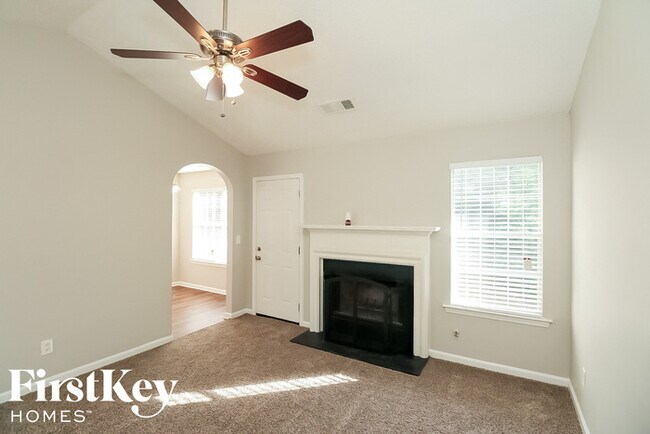 Building Photo - 576 Rosewood Cir