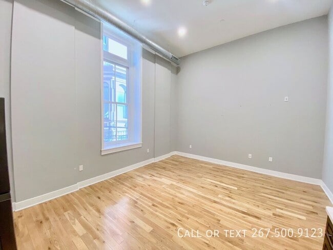 Building Photo - 1523 W Girard Ave