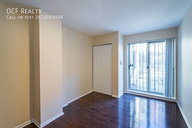 Foto del edificio - Two Bed Queen Village Apartment