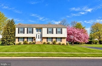 Building Photo - 806 Wright Dr