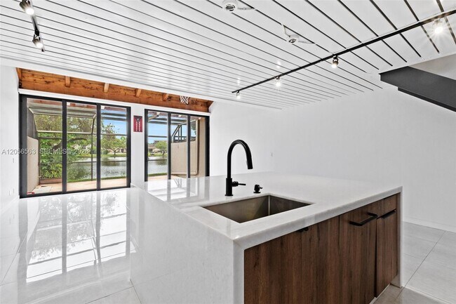 Foto del edificio - 11328 NW 14th Ct