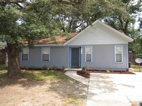 Building Photo - 7804 Oak Forest Dr