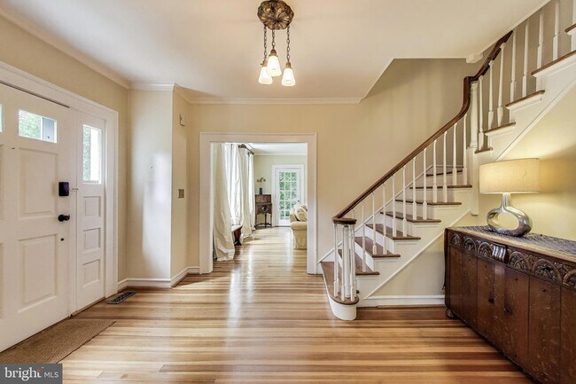 Foto del edificio - 5809 Grosvenor Ln