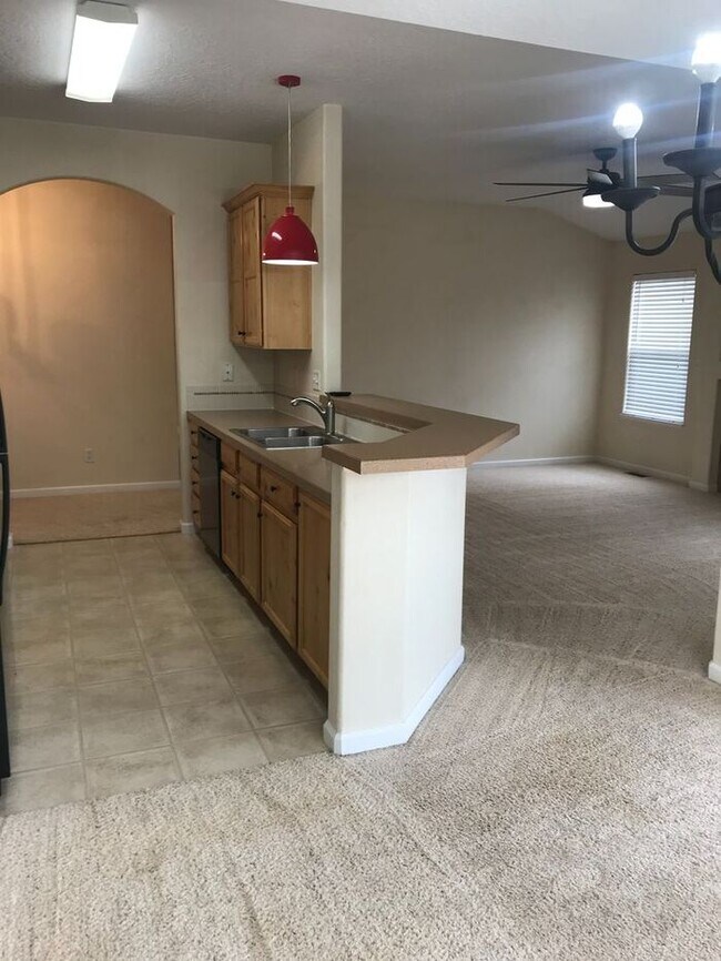 Building Photo - Spacious Ranch Style Home in Wellington!