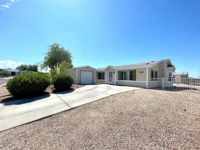 Building Photo - Great 2 Bedroom 2 Bath Home in Sunrise Vis...