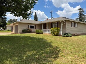 Building Photo - 10495 Malaga Way