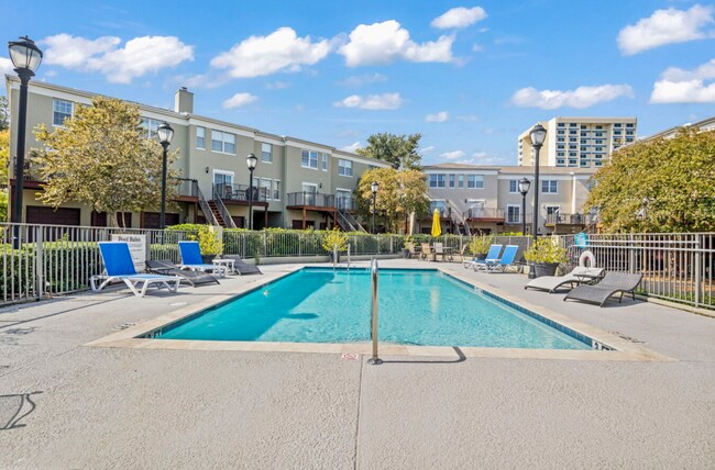 Piscina comunitaria - 343 E Church St