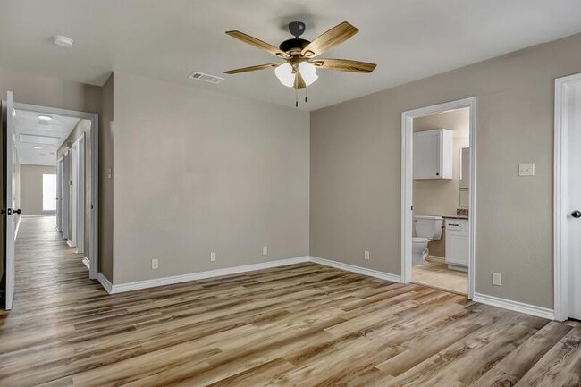 Building Photo - 403-405 N Burdette Ave