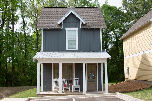 Foto del edificio - Traditions Townhomes | Student Housing