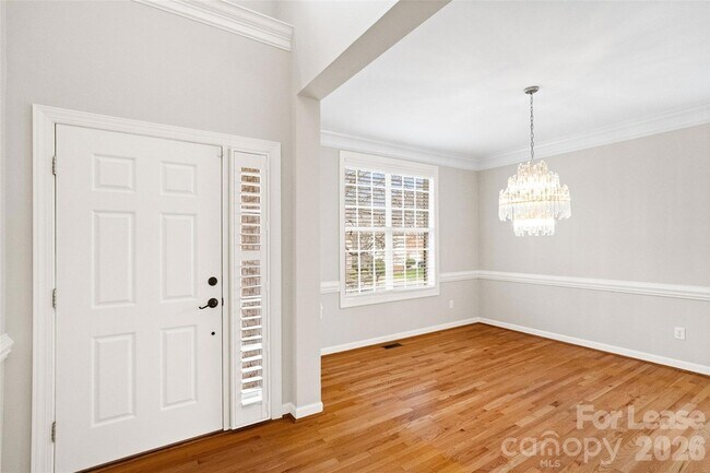 Building Photo - 704 Deercross Ln