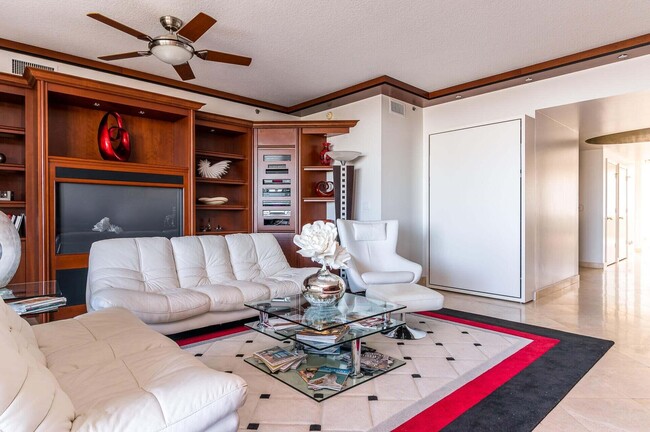 Foto del edificio - 3720 S Ocean Blvd