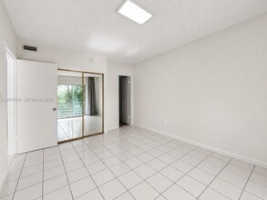 Building Photo - 20200 NE 29th Ct