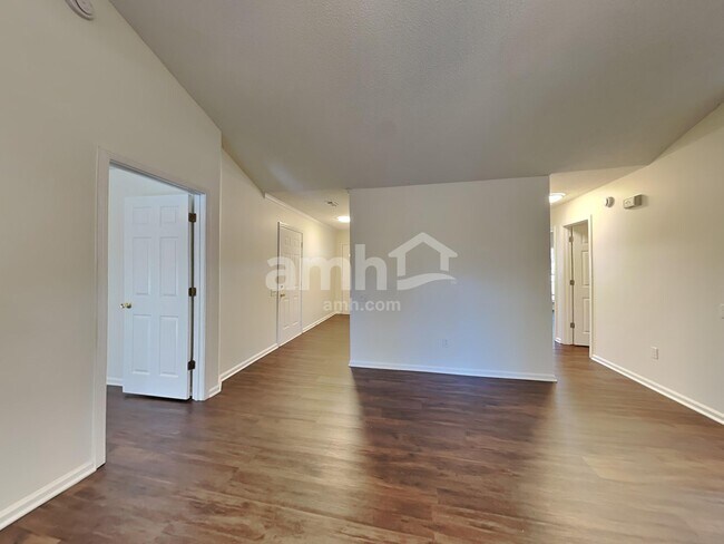 Foto del edificio - 7 Hazeltine Ct