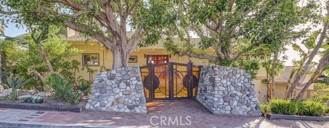 Building Photo - 2635 Temple Hills Dr