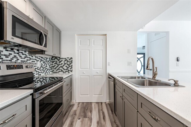 Foto del edificio - 5800 Rambler Rose Way