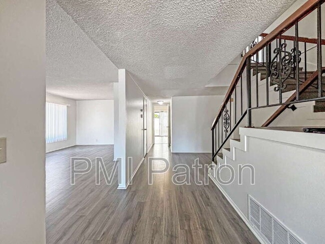 Foto del edificio - 8941 Mint Ave