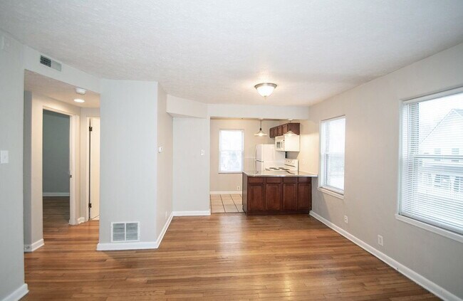 Building Photo - "Charming 2-Bed Gem with Gleaming Hardwood...