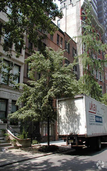Foto principal - 124 E 71st St