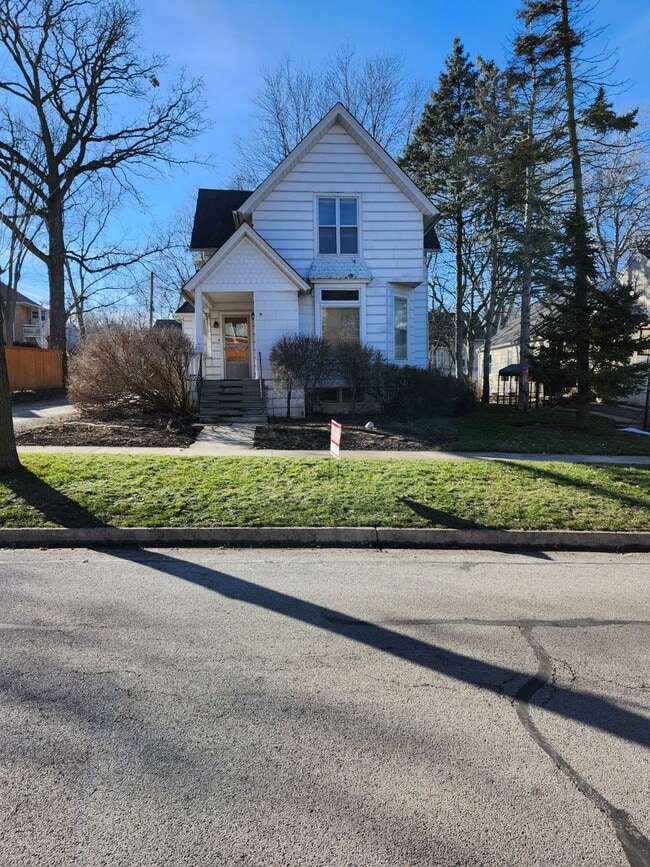 Photo - 115 N 5th St Apartment