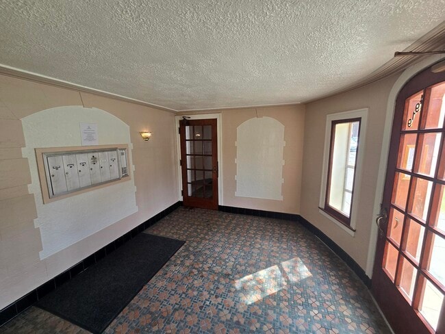 Building Photo - 4919-4927 N Rockwell