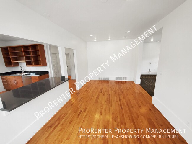 Foto del edificio - Spacious 2 Bed, 1 Bath Avenues Apartment