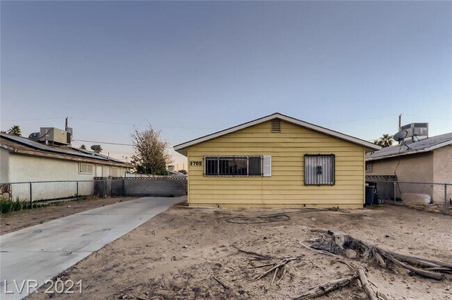 Building Photo - 3705 Haddock Ave