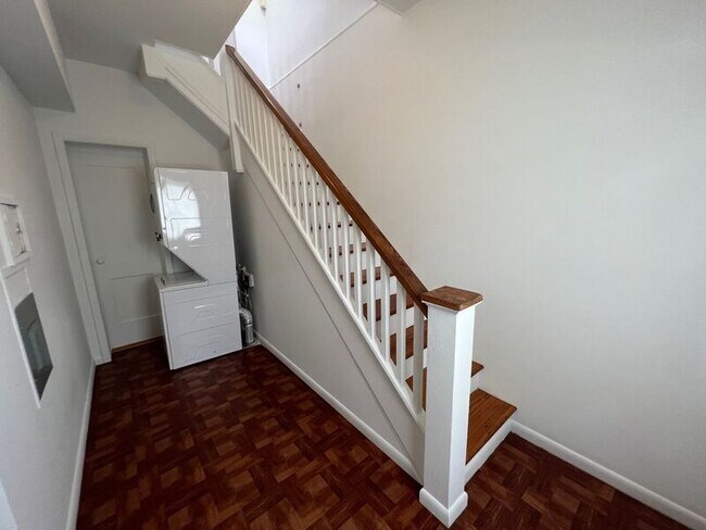 Building Photo - 2227 Herschel St