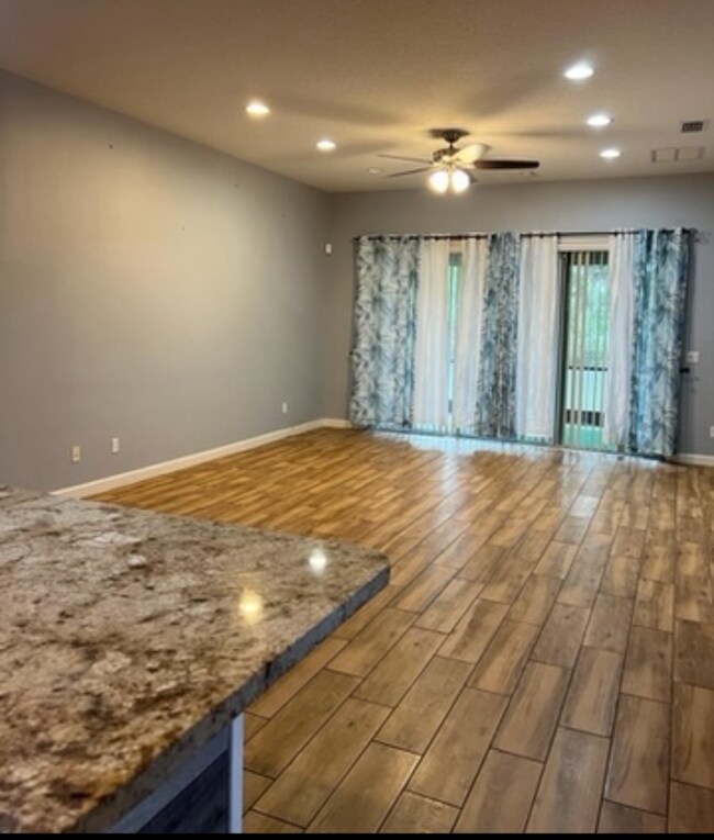 Building Photo - 152 Mendoza Cir