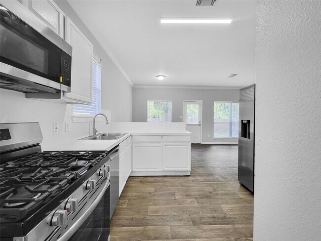 Foto del edificio - 13618 Cedar Point Dr