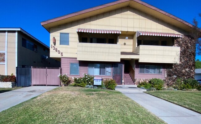 Front - 13605 Burbank Blvd
