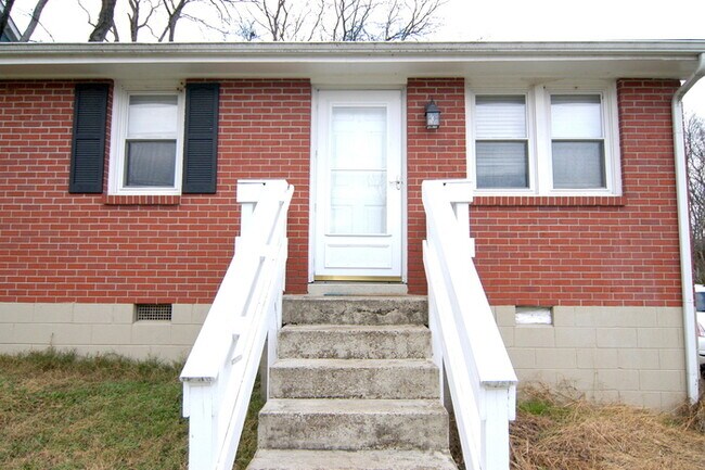 Foto del edificio - Amazing Home in Charlotte Park / Urbandale...