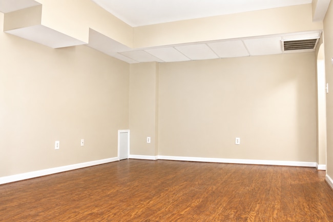 Living Room - 1817 N Rhodes St