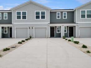 Building Photo - 6585 SW 81st Lp