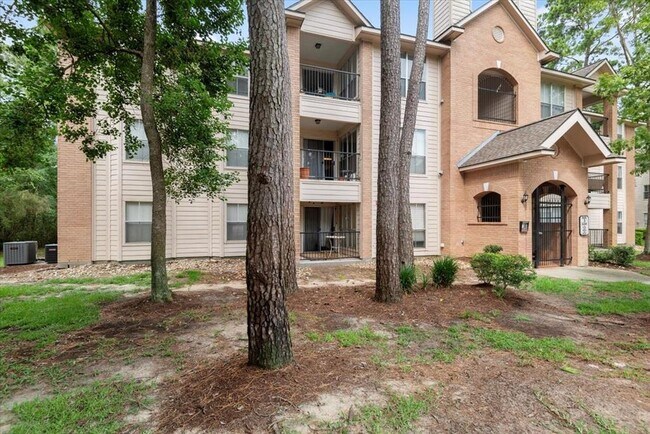 Building Photo - 8051 Bay Branch Dr