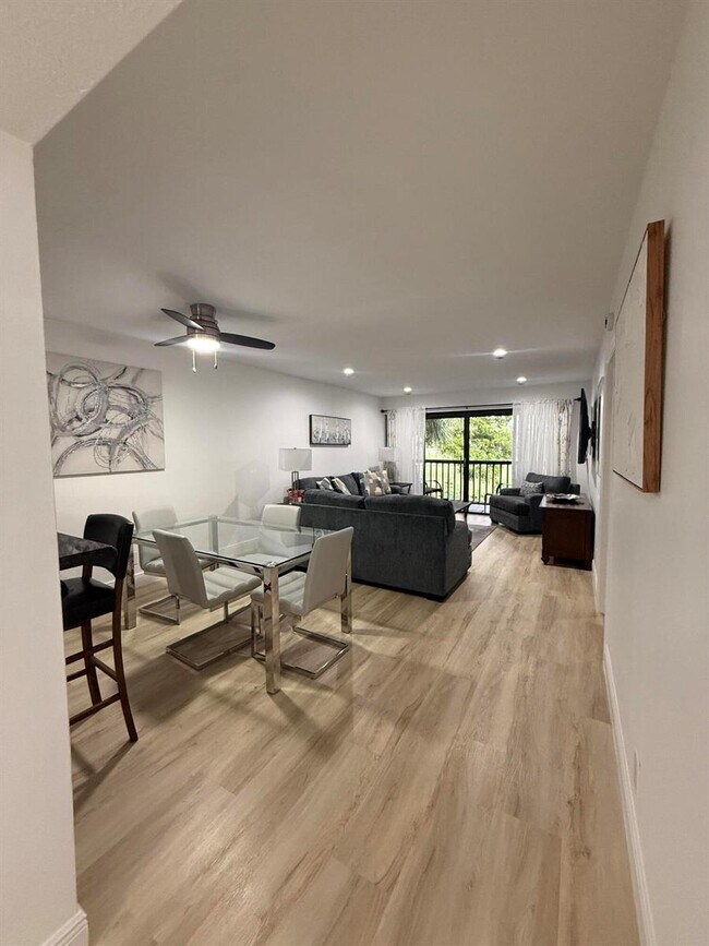 Building Photo - 464 Brackenwood Ln S