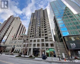 Building Photo - 55-1255 Bloor St E