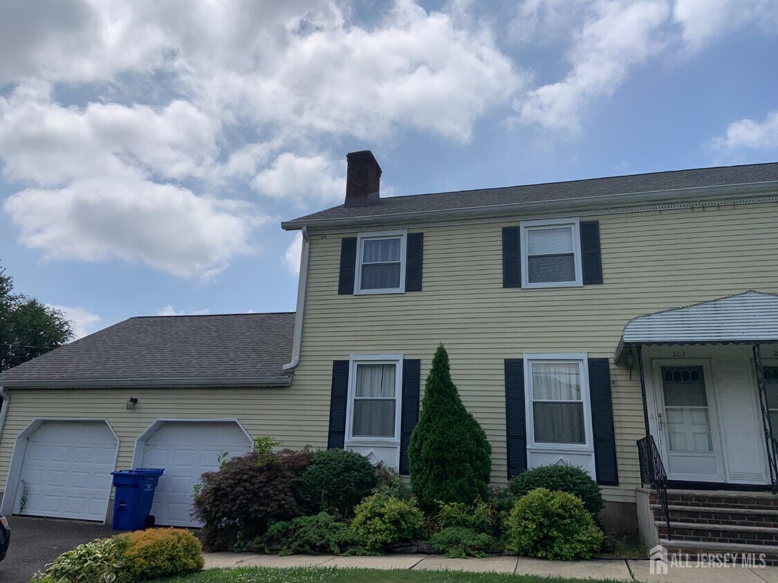 Foto principal - 207 Manning Ave