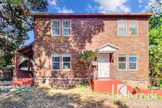 Building Photo - 515 Monterey St