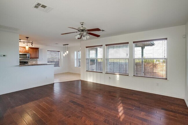 Foto del edificio - 1206 Hensley Dr