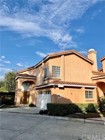 Foto principal - 907 W Arrow Hwy