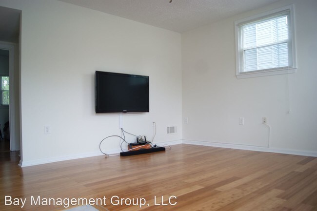 Building Photo - 3 br, 1 bath House - 8941 Millers Island Blvd