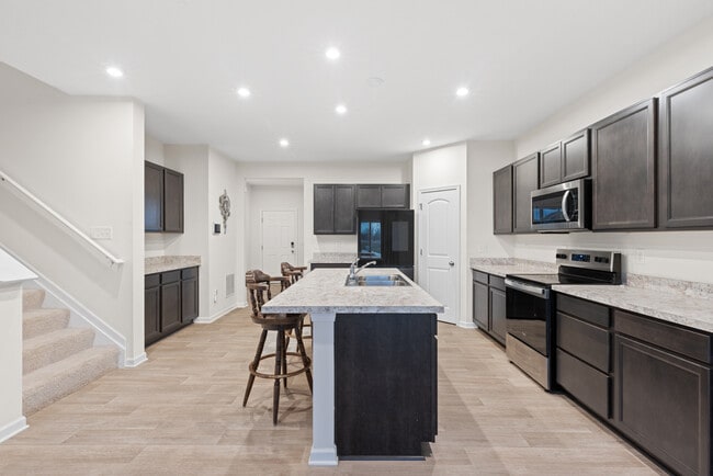 Building Photo - 1375 Theodore Dr