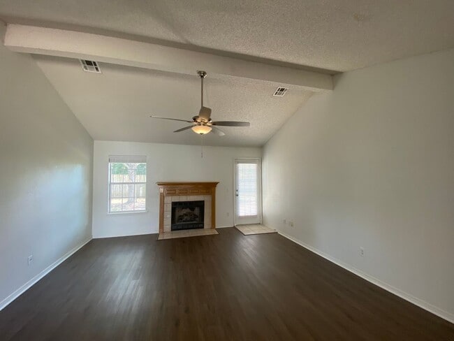 Building Photo - 4377 W Cheyenne Dr
