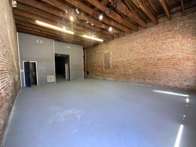 Building Photo - 61 E Main St