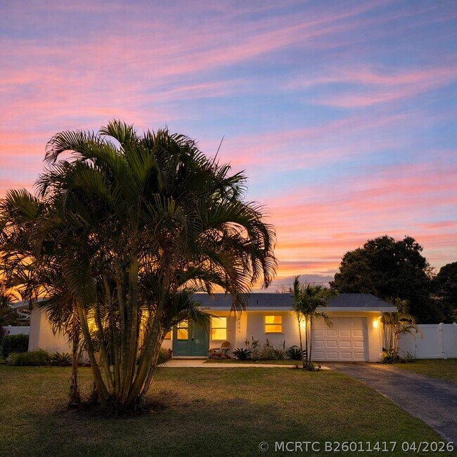 Building Photo - 4586 Ellwood Dr