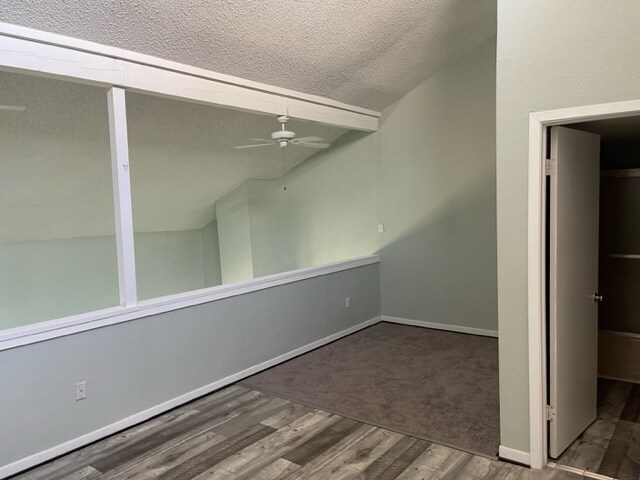 Foto del edificio - 325 Carolcrest Ln