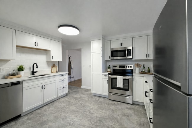 Building Photo - 16748 Linden Ave N