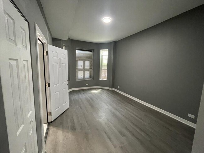 Foto del edificio - 2 bedroom in Chicago IL 60623